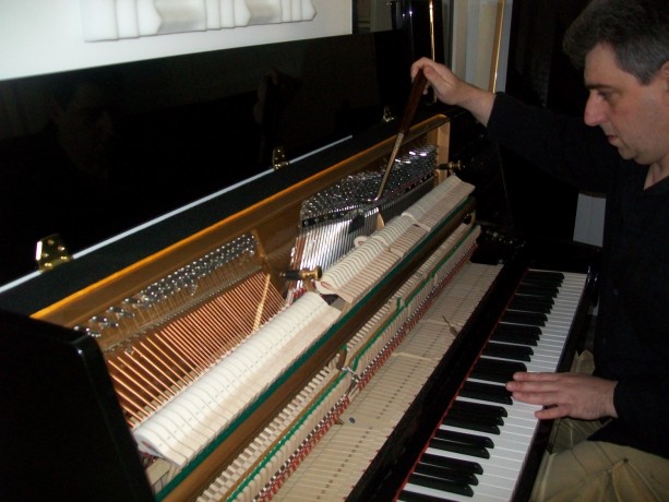 tecnico-afinador-de-pianos-big-1